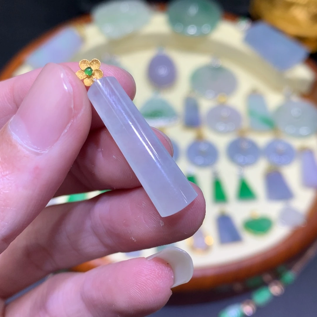 翡翠吊坠(不含链)18K金镶嵌