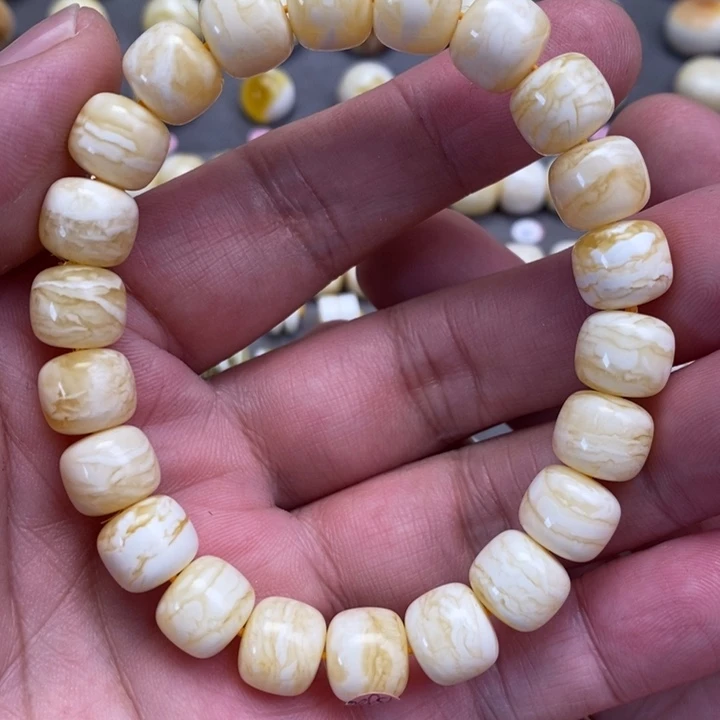 蜜蜡裸石未镶嵌手串