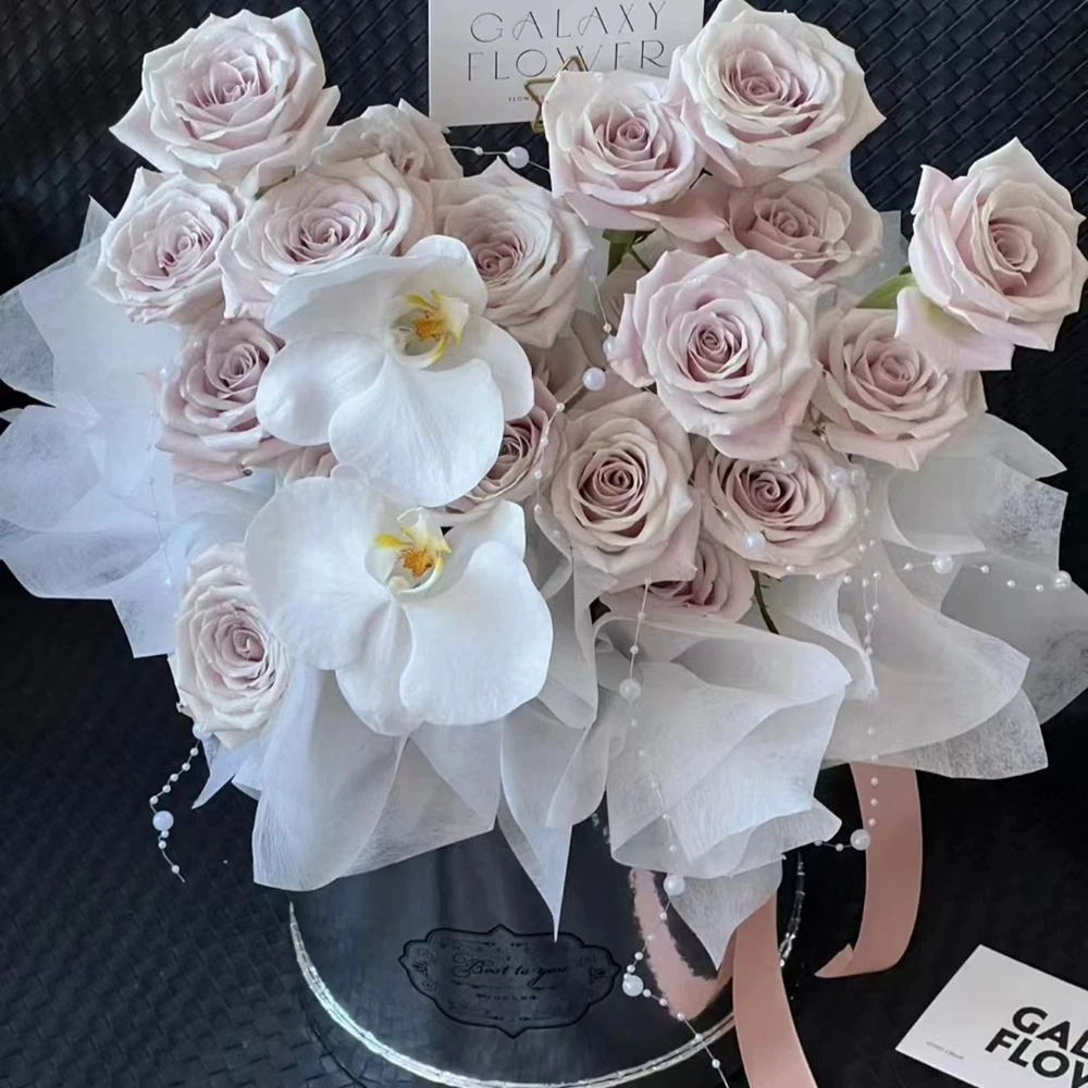 【烟沐如霖】21朵曼塔玫瑰蝴蝶兰点缀抱抱桶新中式混搭花束配送花店送花上门生日鲜花花束