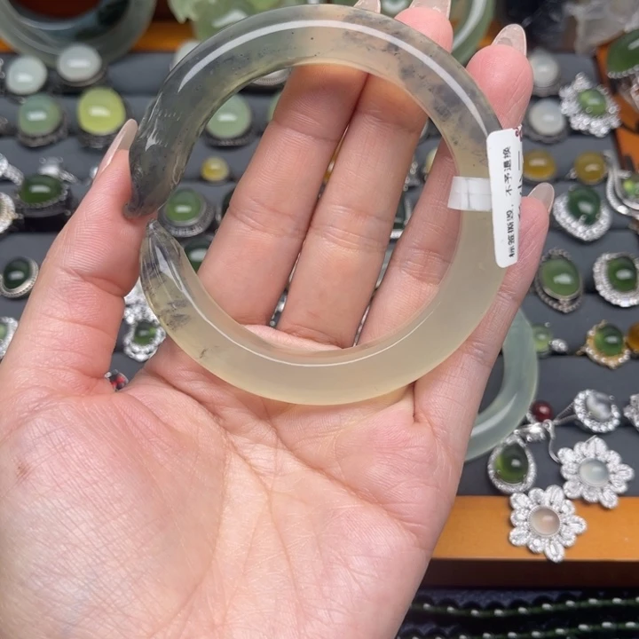 蛇纹石玉手镯未镶嵌行**K