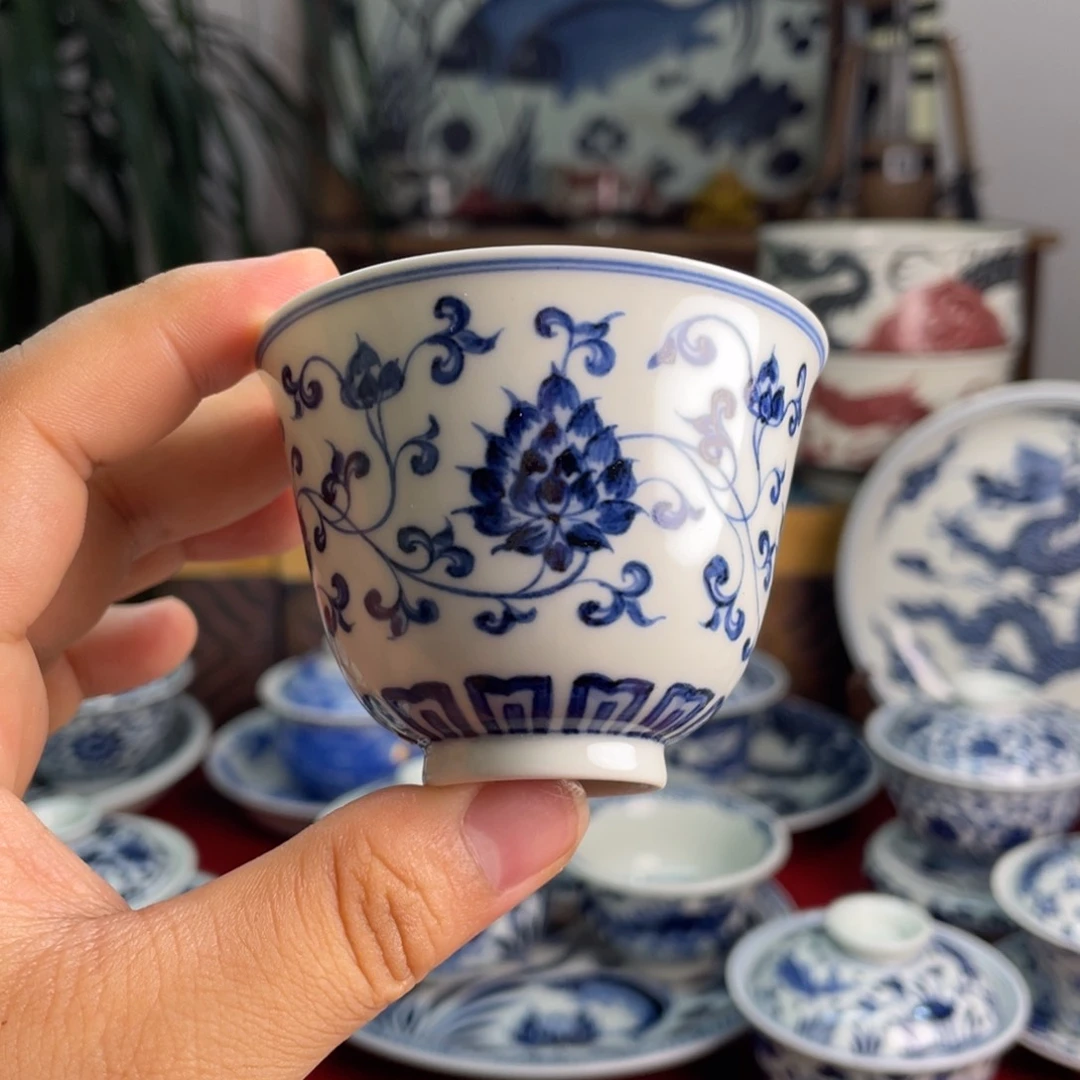 青花缠枝莲杯子微瑕