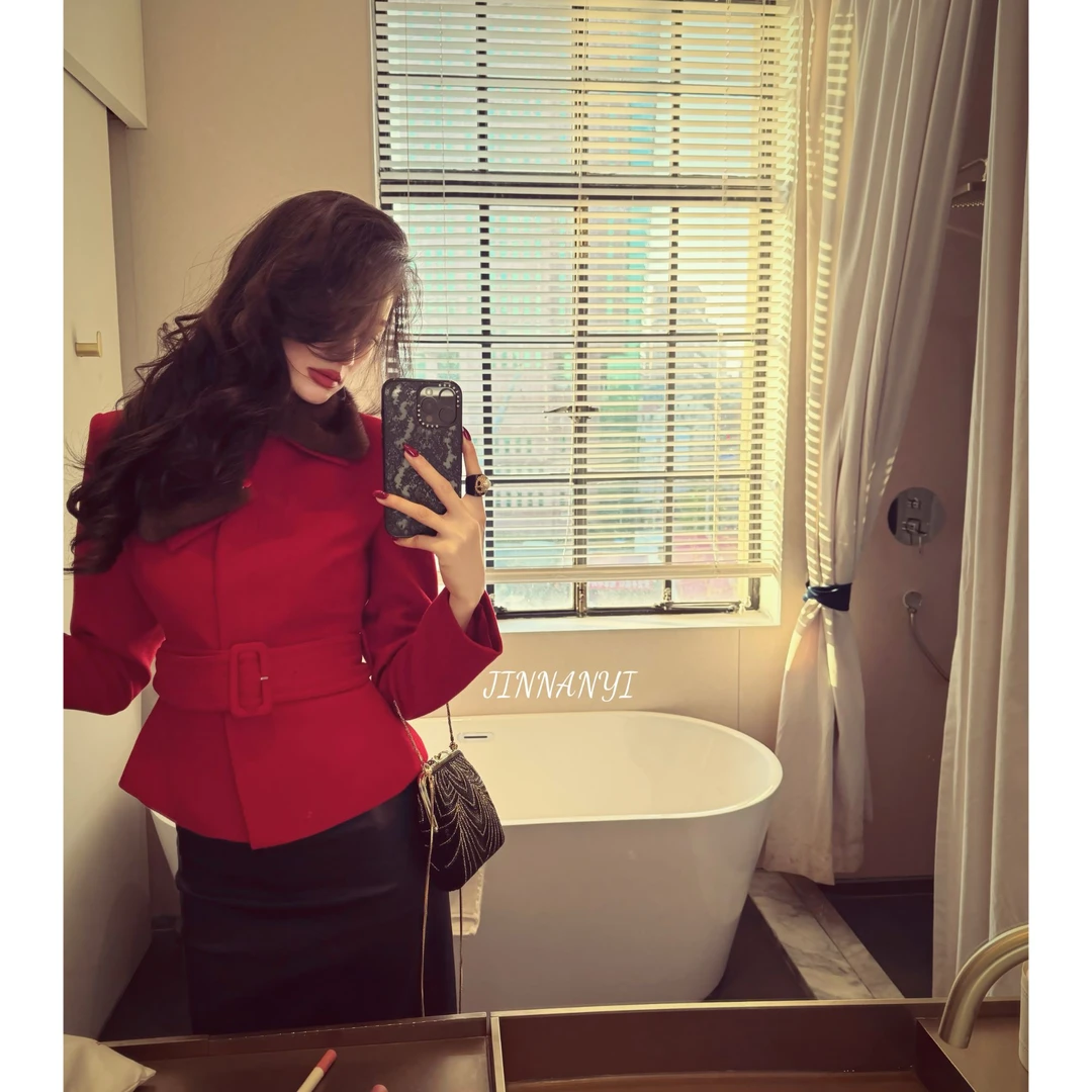 金南一红色不对称水貂领醋酸混纺收腰外套+半裙套装0202411323