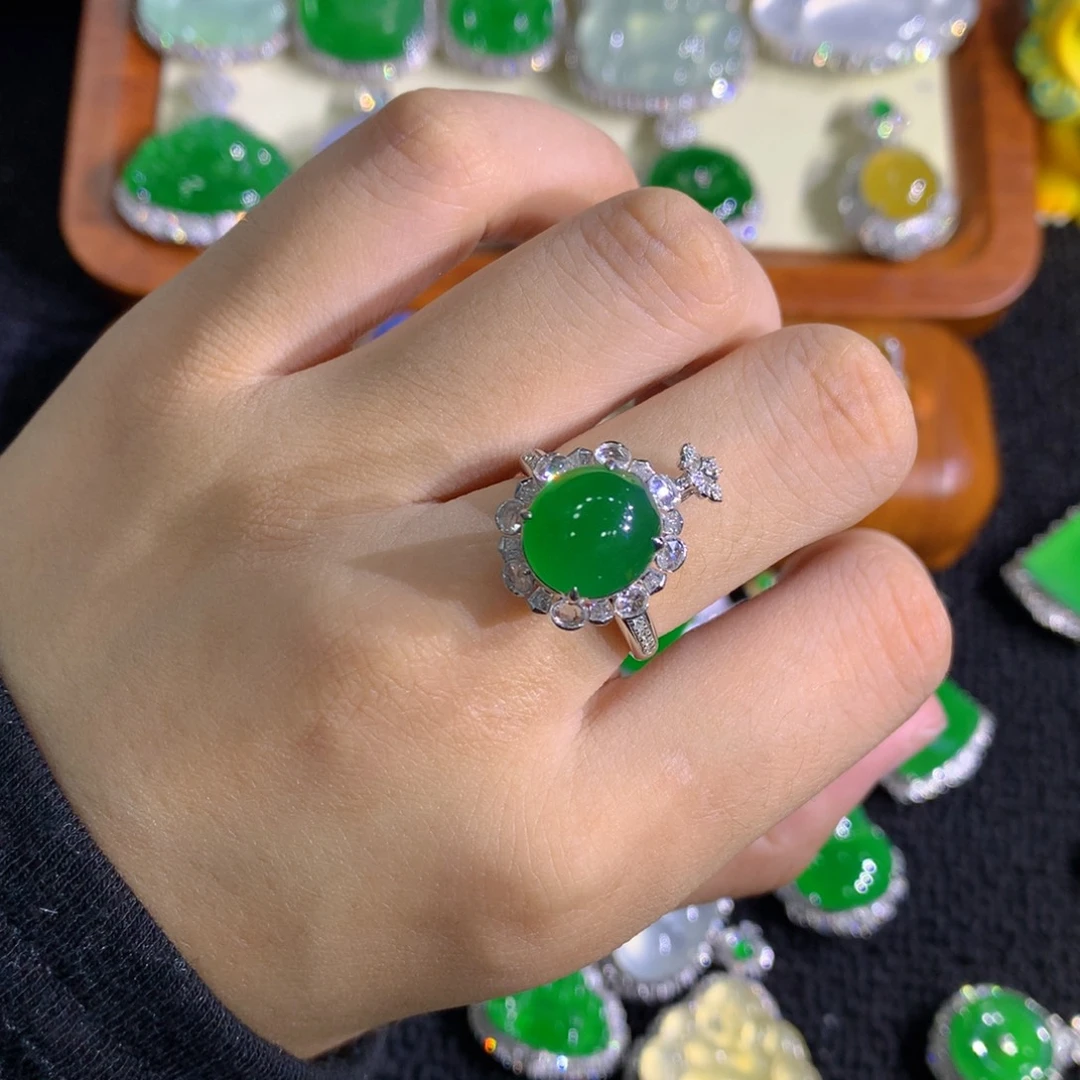 翡翠18K金镶嵌戒指