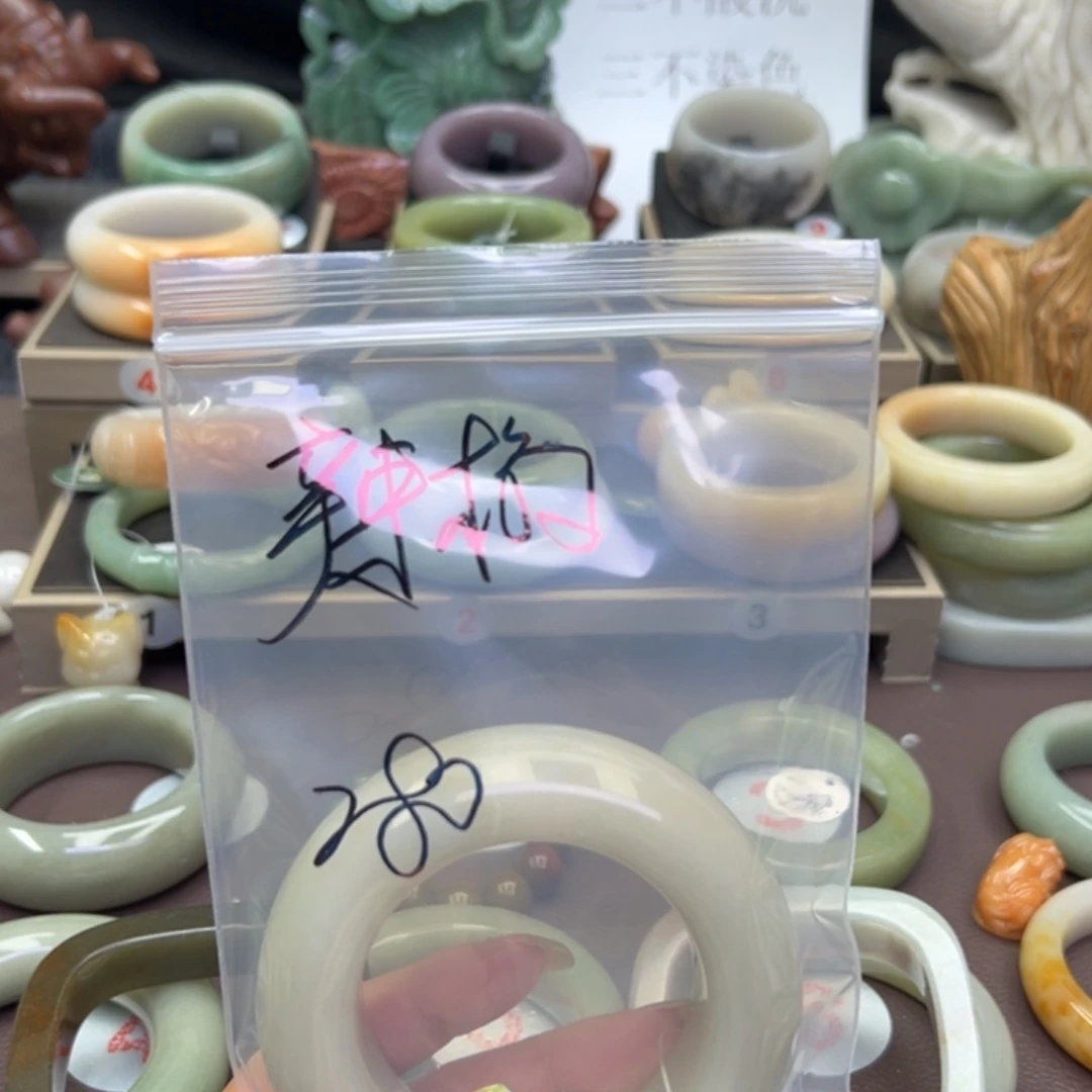 石英质玉手镯未镶嵌辣*