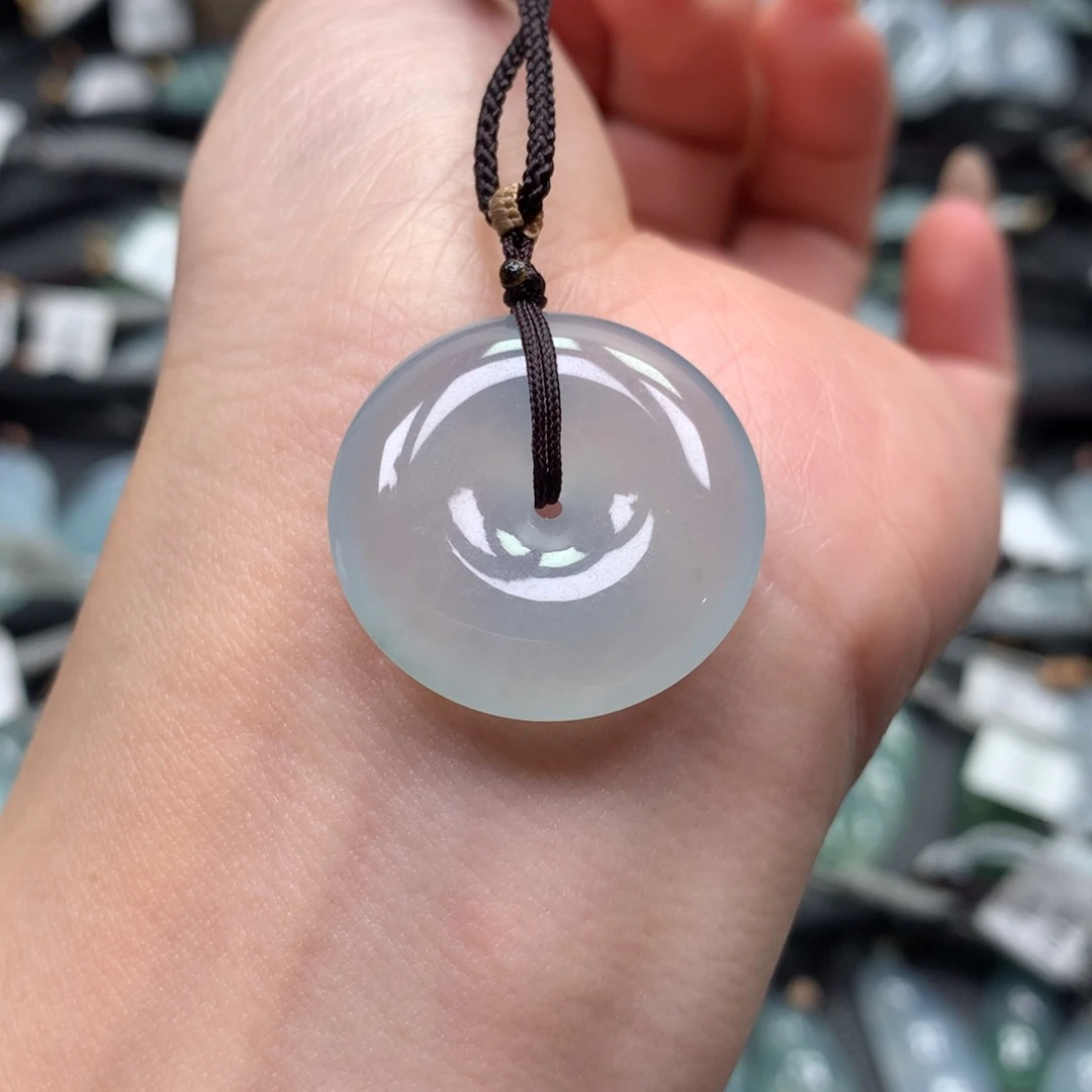 翡翠颈饰未镶嵌扣子