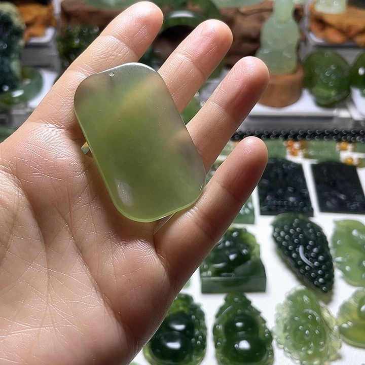 蛇纹石玉未镶嵌颈饰*️***