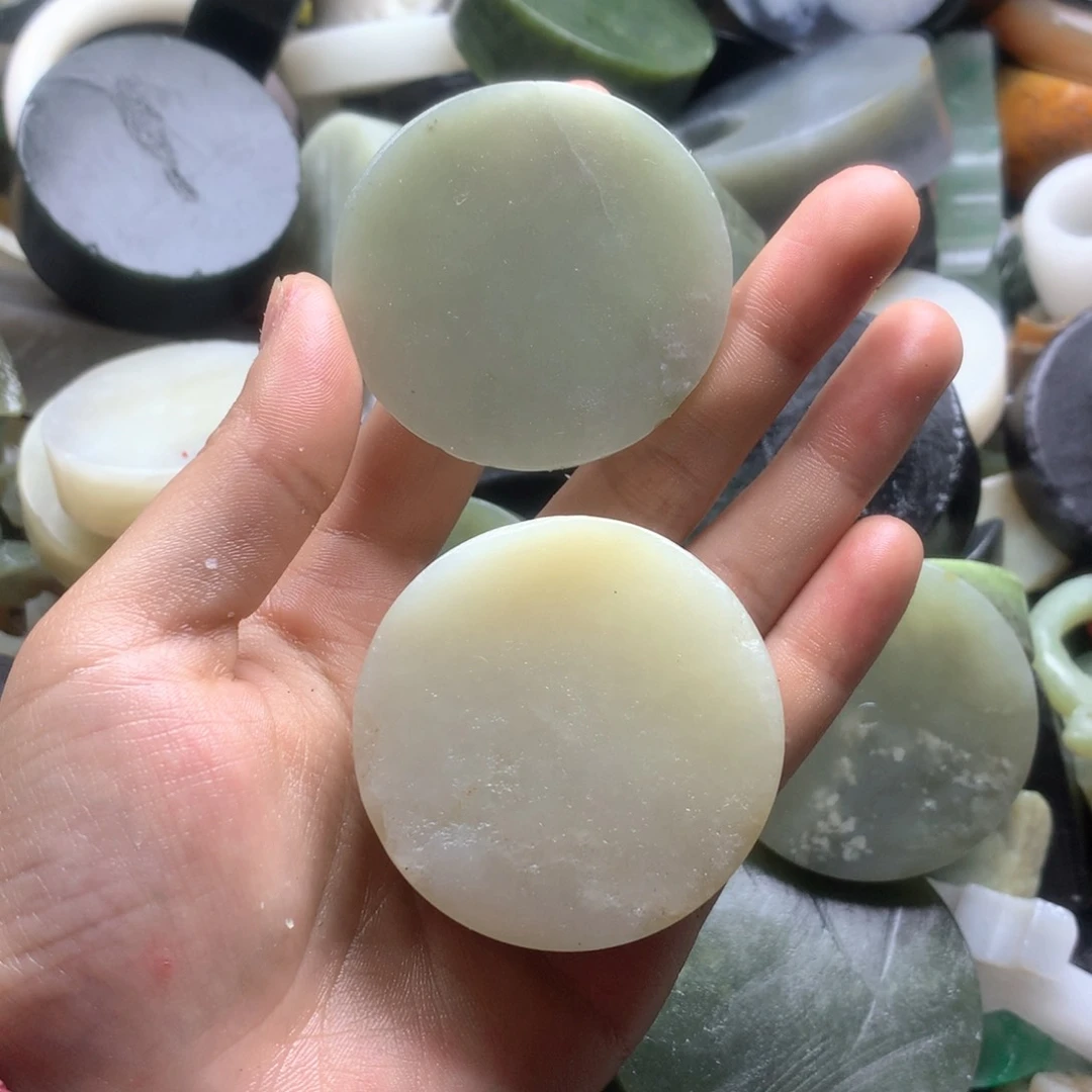 和田玉（糖玉）未镶嵌边角料时***鬼