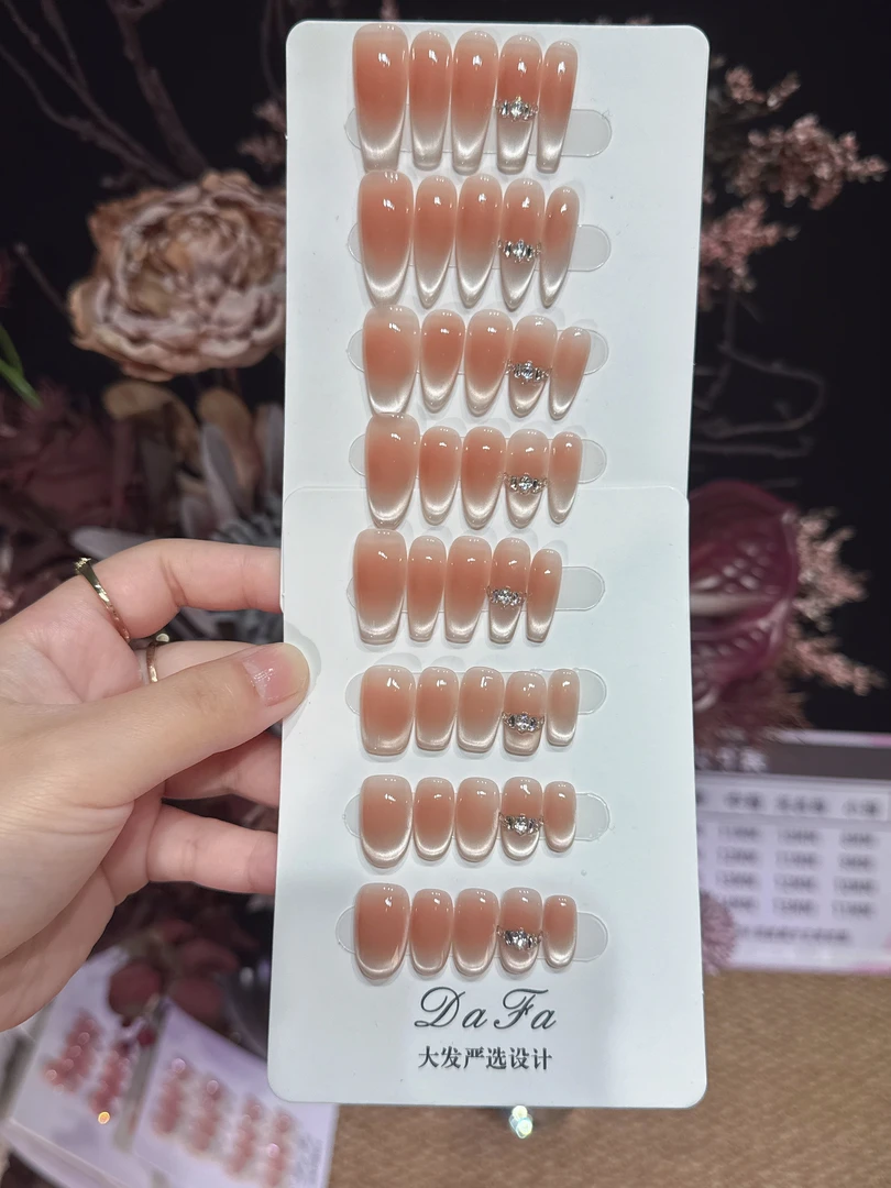 【纯欲水光肌】——大发手工穿戴甲