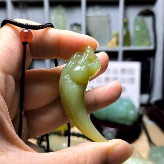 未镶嵌蛇纹石玉颈饰