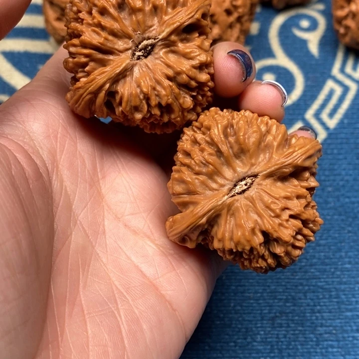 @***东文玩核桃吊坠三角疆