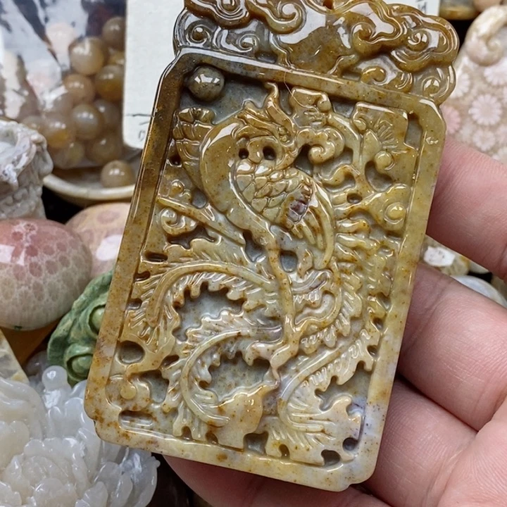 硅化珊瑚（珊瑚玉）未镶嵌颈饰有瑕