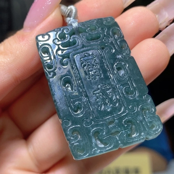 翡翠挂件未镶嵌翡翠