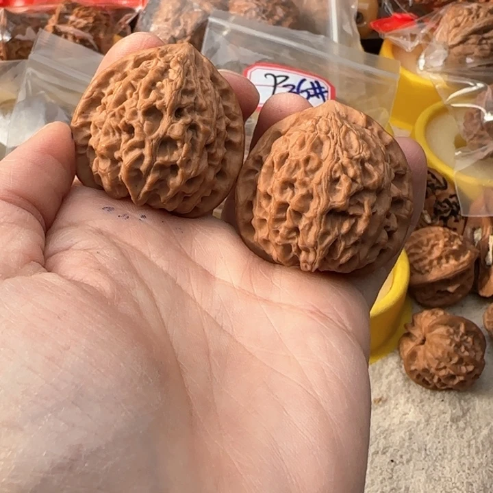 文玩核桃吊坠团****宇望瓶梅39精