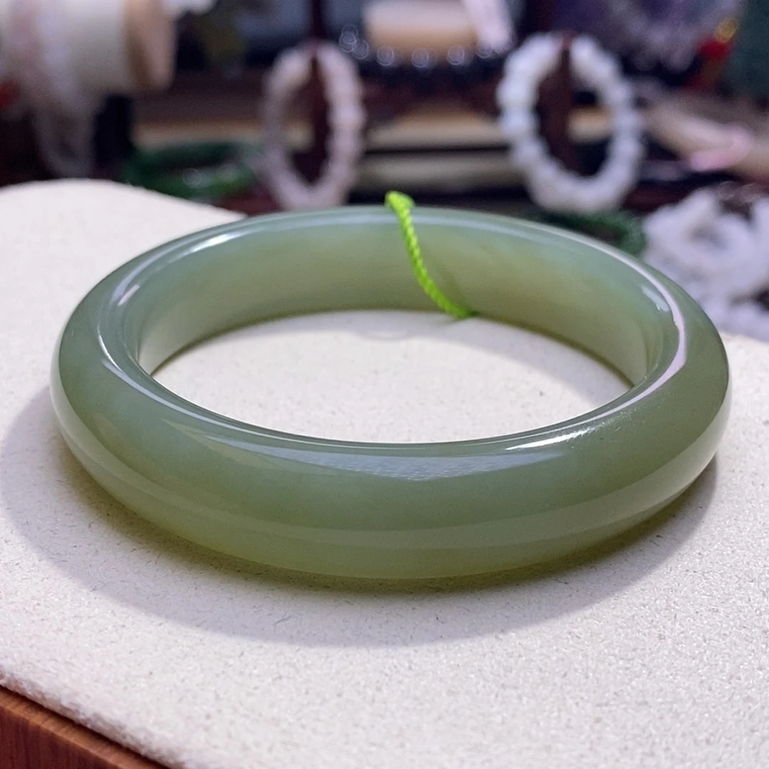 颈饰未镶嵌和田玉收藏级55.5冰晴水老矿料高冰湖水绿手镯