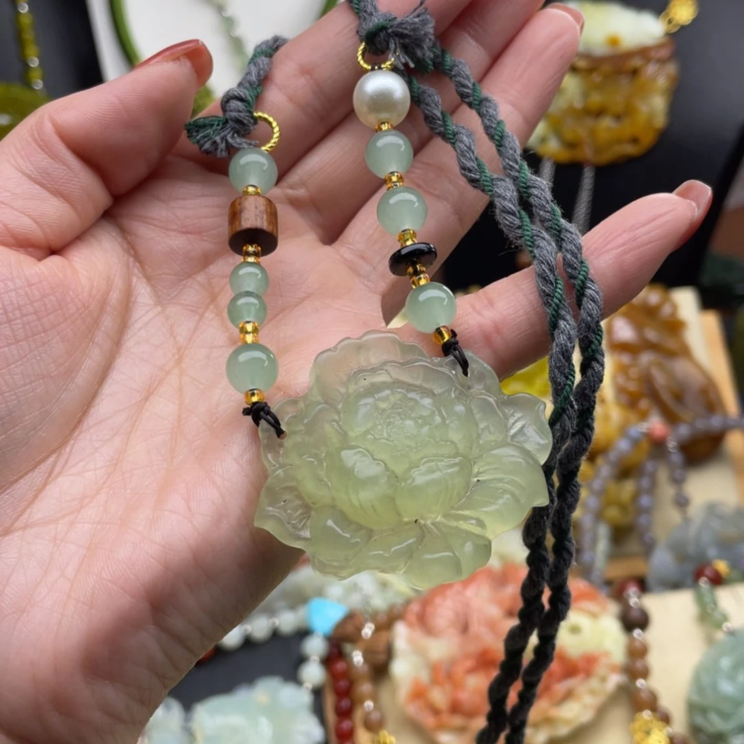 未镶嵌蛇纹石玉颈饰