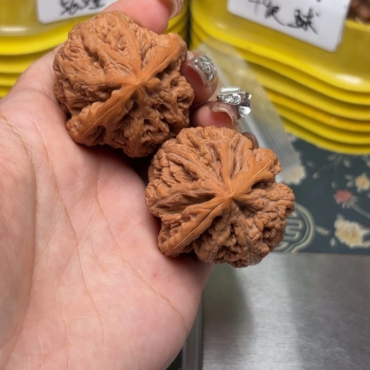 优***。文玩核桃吊坠42-31679-02