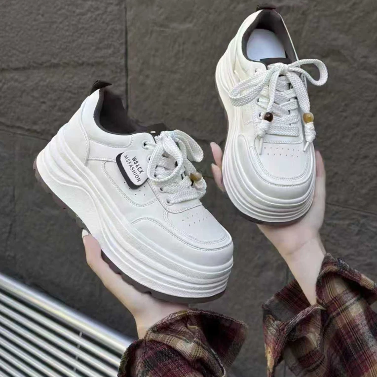 超轻发泡底潘潘大码女鞋40-43码小白鞋8502