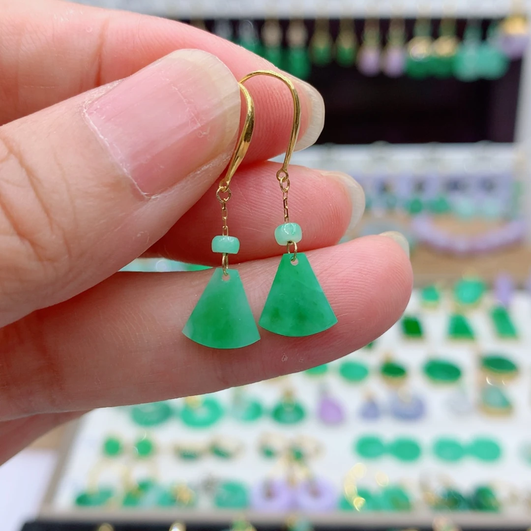 18K金镶嵌翡翠耳饰