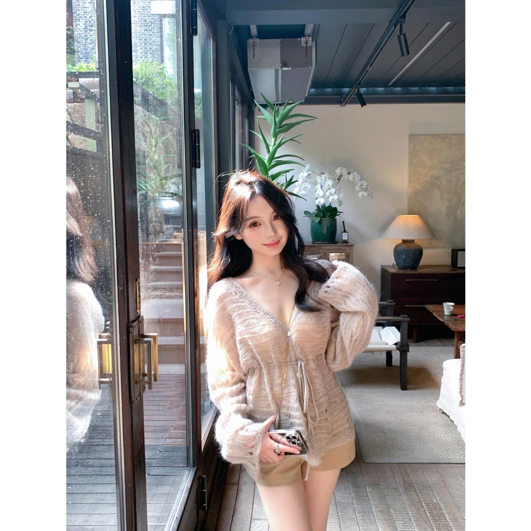 【日光柔纱】2025秋季新款马海毛抽绳v领针织开衫上衣配短裤两件套