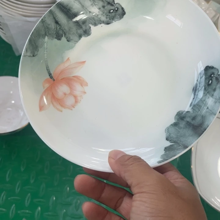 瓷片荷花八寸盘四个