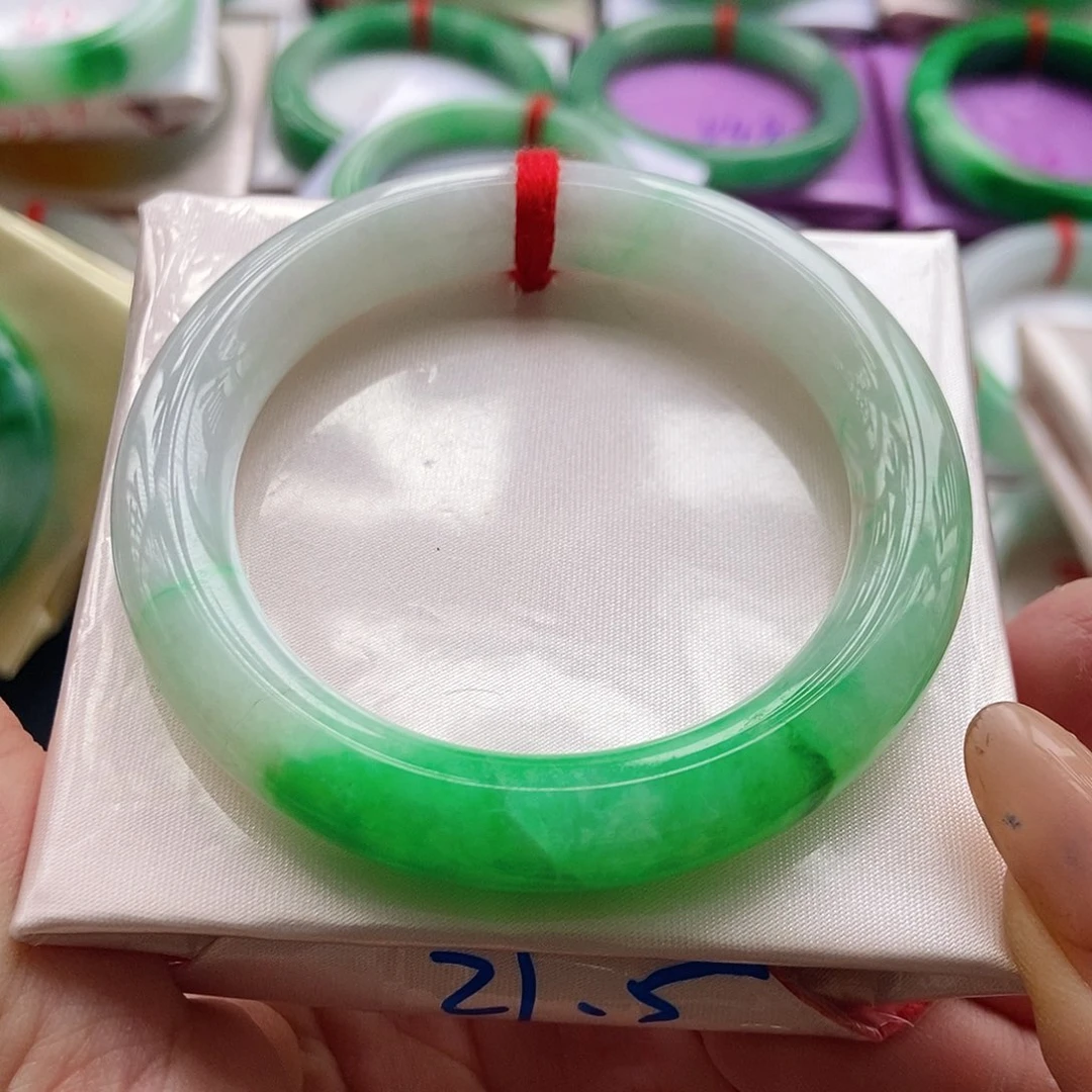 未镶嵌手镯翡翠L***?手镯