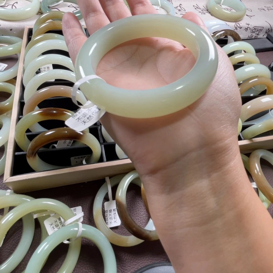 和田玉未镶嵌手镯