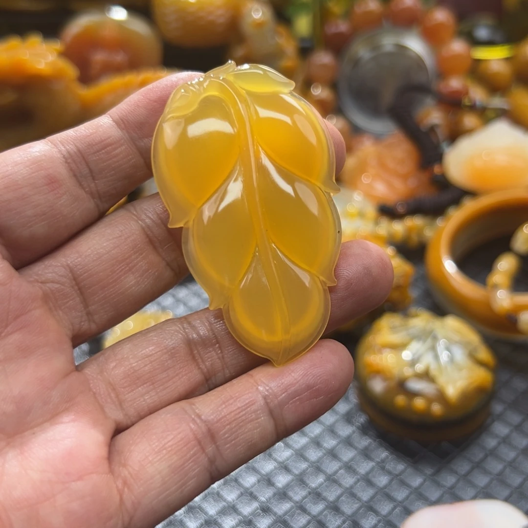 石英质玉未镶嵌颈饰