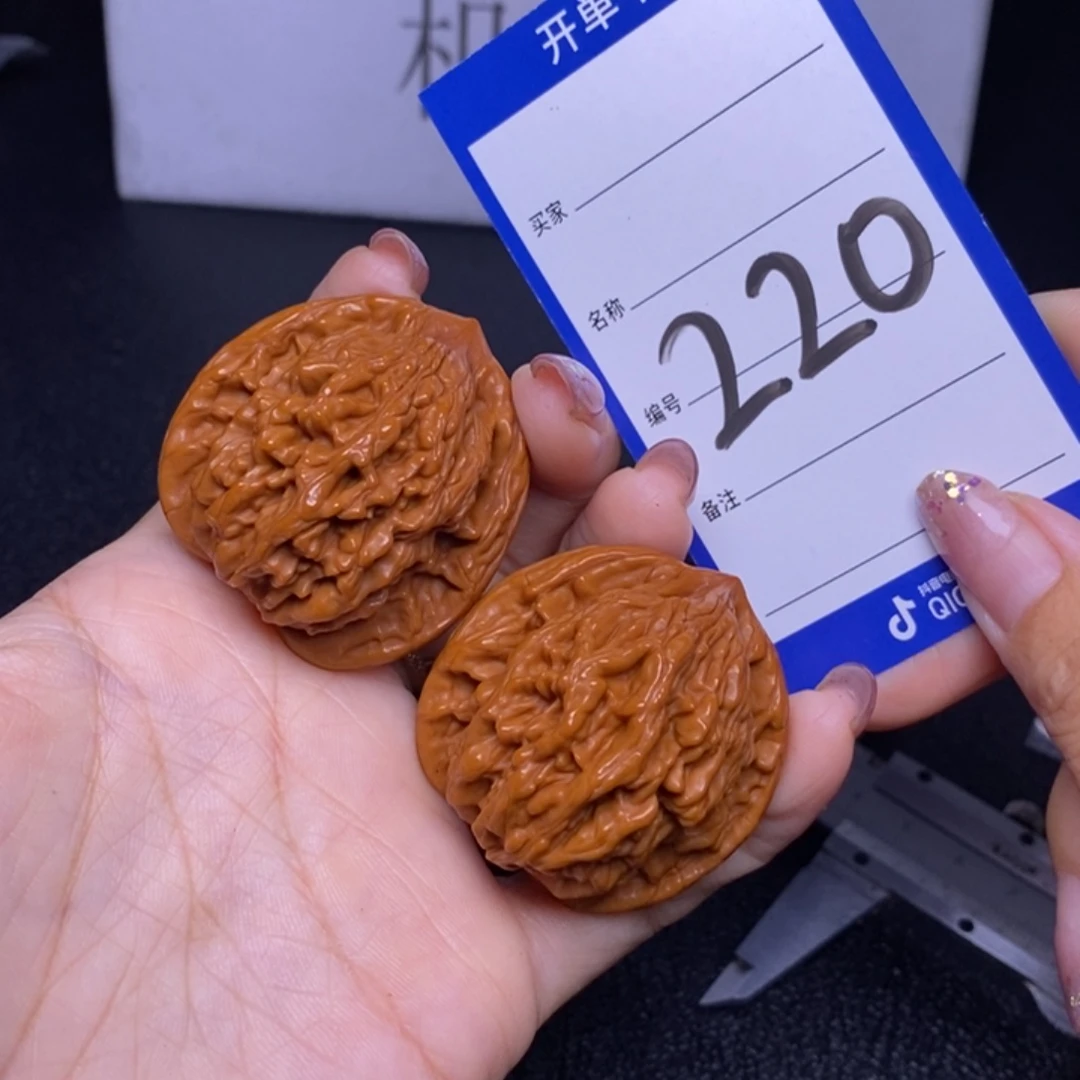 文玩核桃把件220/42虎头