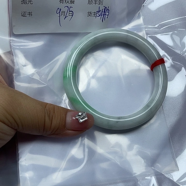 敏***人翡翠未镶嵌手镯翡翠