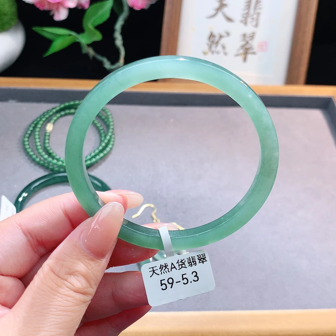 未镶嵌手镯（圆镯）翡翠