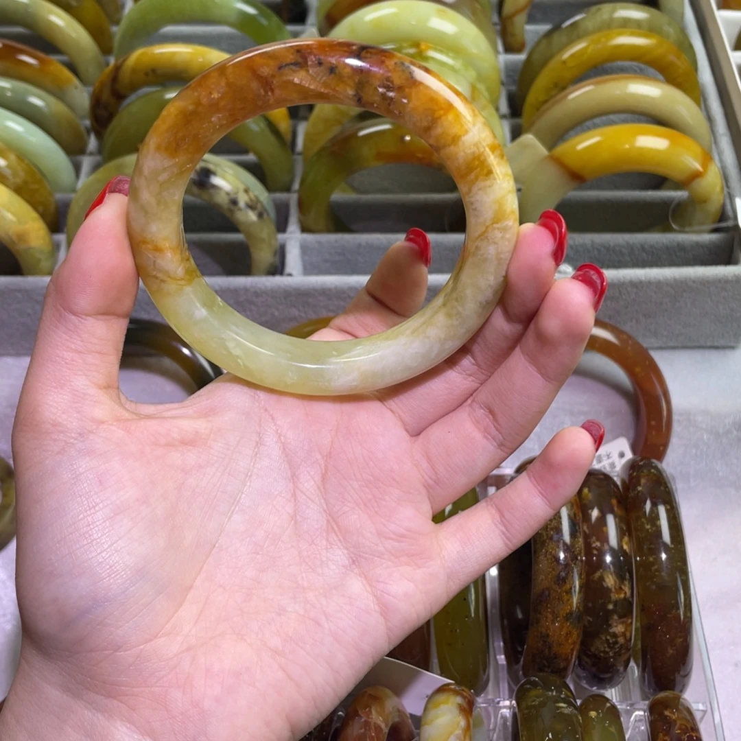 蛇纹石玉未镶嵌手镯