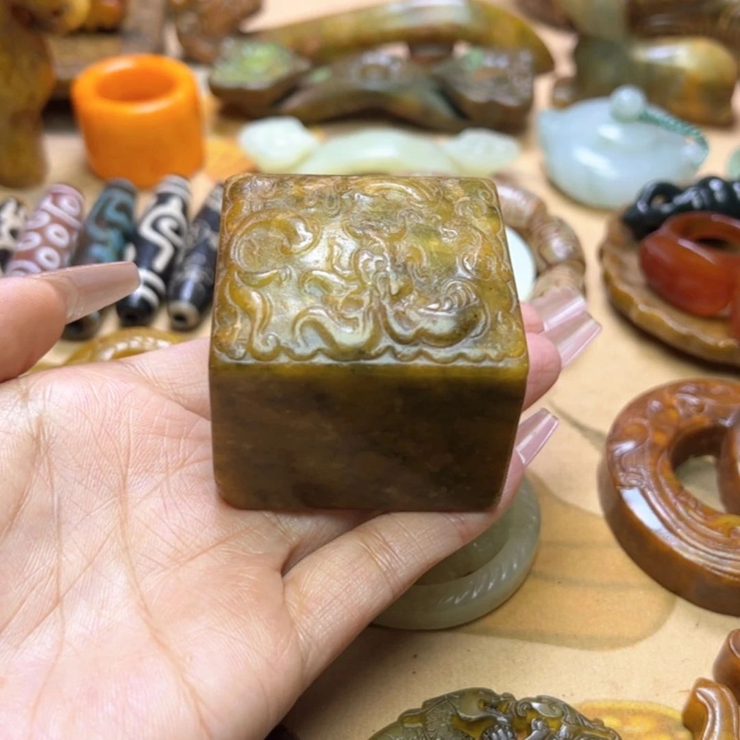 【闪购商品】蛇纹石玉颈饰未镶嵌