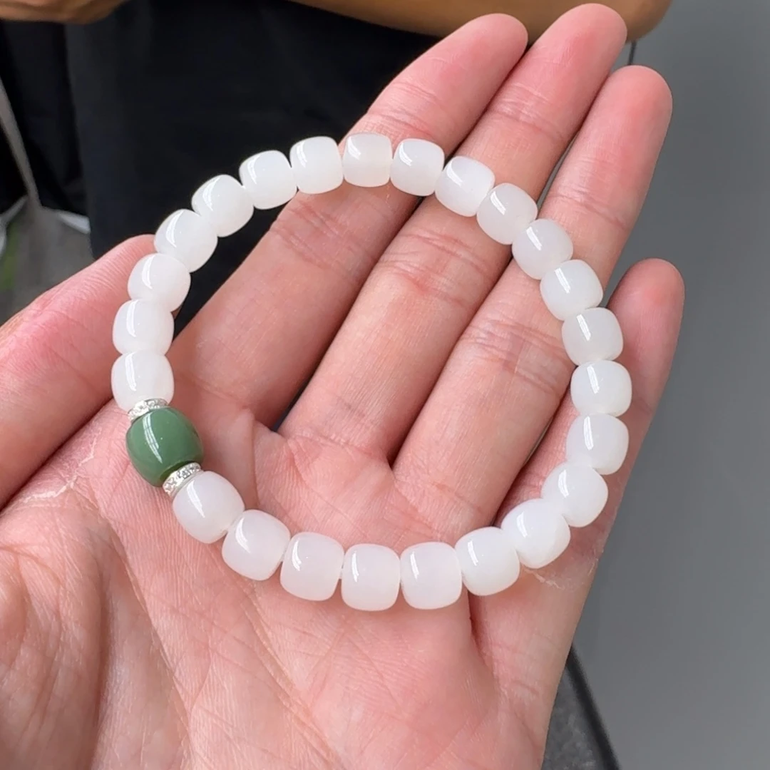 和田玉银S925镶嵌颈饰611巴哥卡8左右青海料