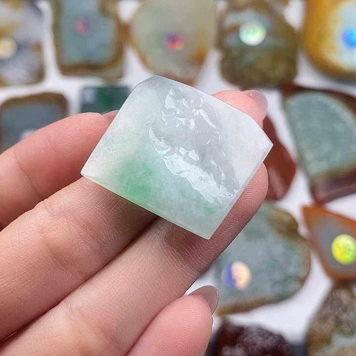颈饰未镶嵌翡翠天然