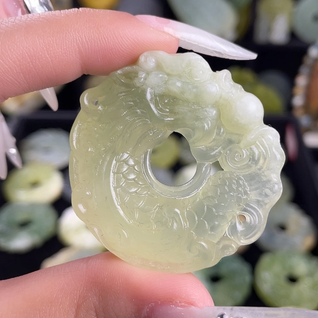 岫玉未镶嵌颈饰吊坠