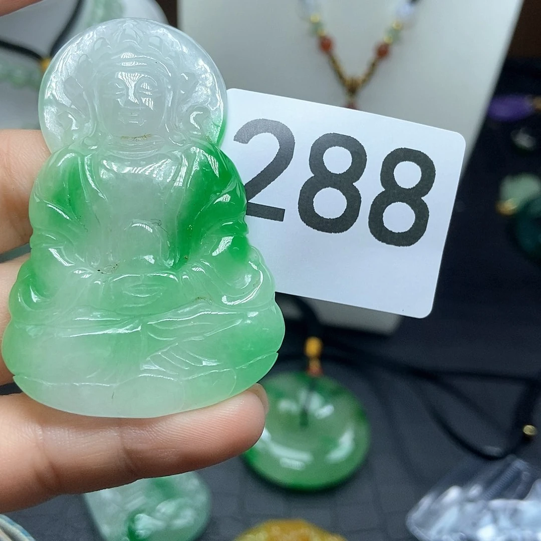 翡翠吊坠(赠链)未镶嵌