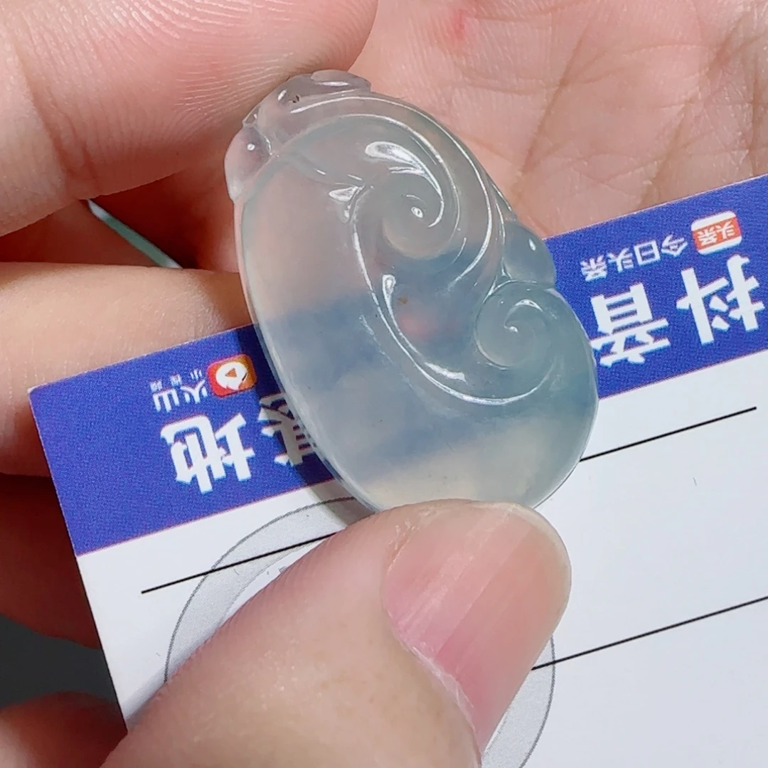 翡翠未镶嵌颈饰如意