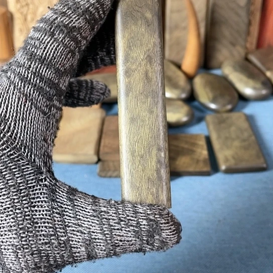 【闪购商品】巨**熊金丝楠阴沉木手把件