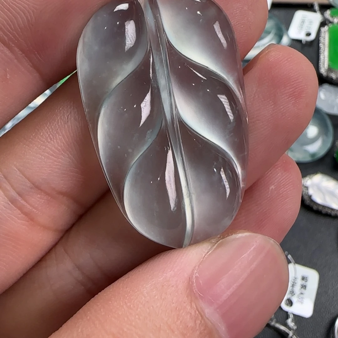 随***意翡翠未镶嵌颈饰