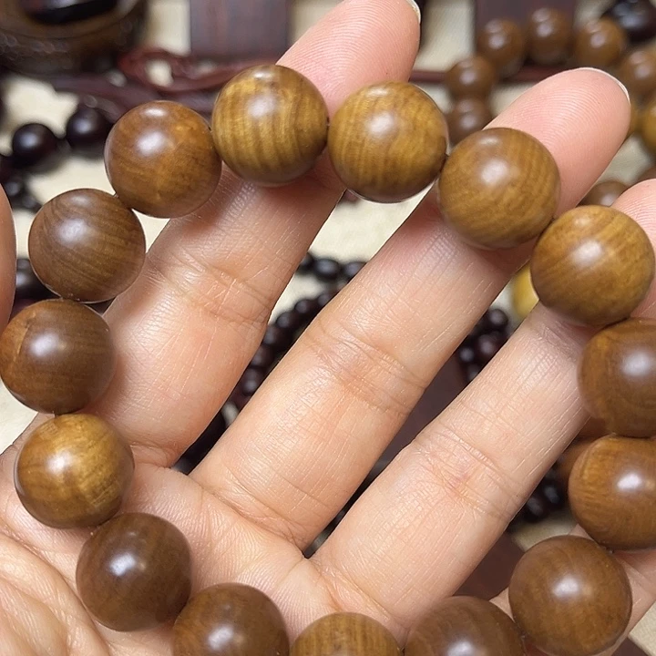 老山檀1.5手串……..手串