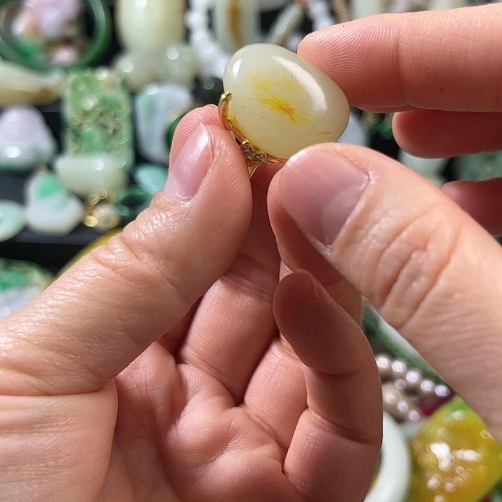 翡翠未镶嵌颈饰翡翠未镶嵌颈饰