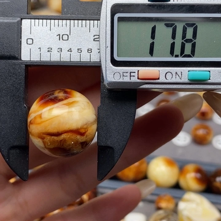 琥珀颈饰未镶嵌圆珠