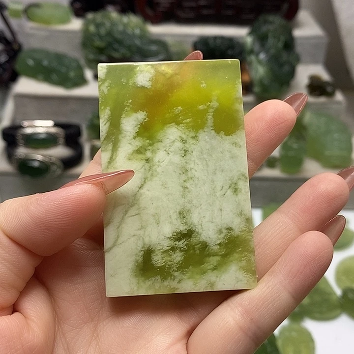 未镶嵌蛇纹石玉挂件