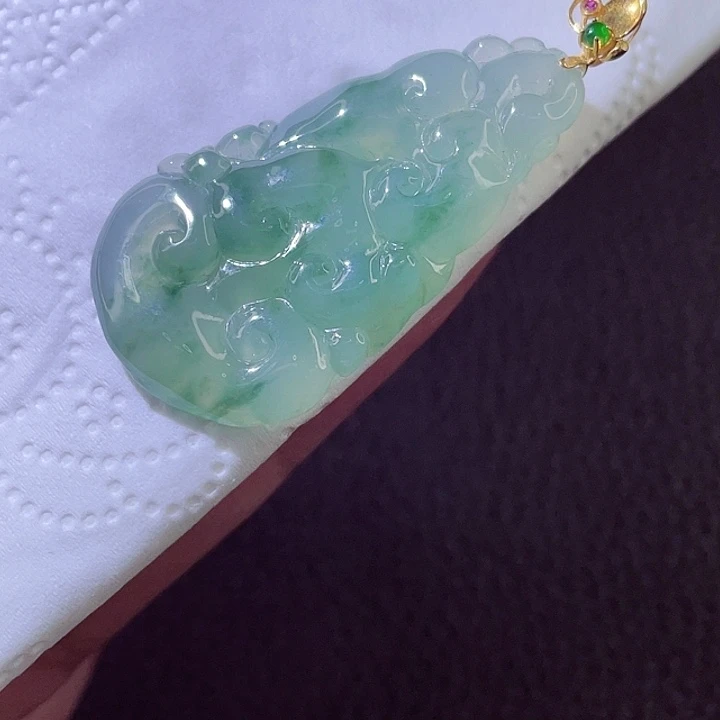 颈饰18K金镶嵌翡翠翡翠
