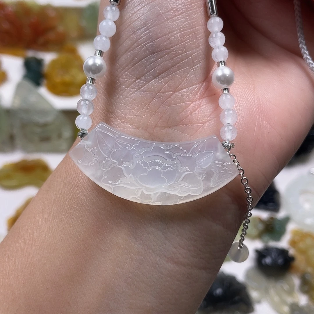 蛇纹石玉未镶嵌颈饰