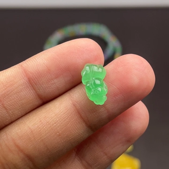 翡翠未镶嵌颈饰吊坠