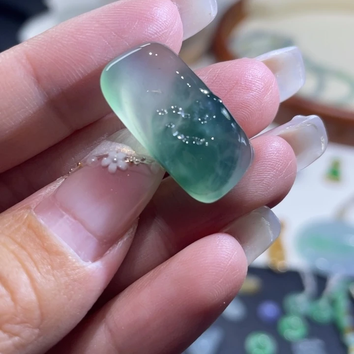 颈饰未镶嵌翡翠牌子