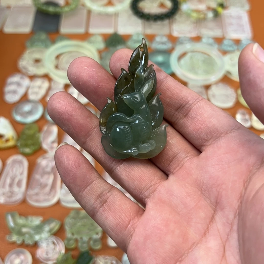 蛇纹石玉未镶嵌颈饰