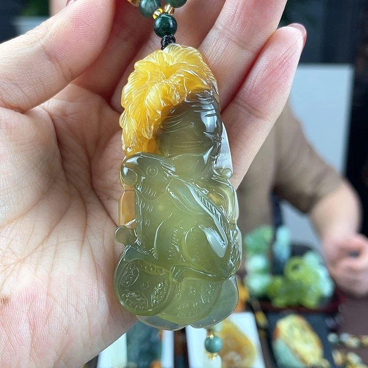 蛇纹石玉颈饰未镶嵌