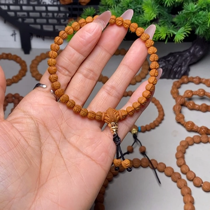 ****生桃核手串金蟾手持